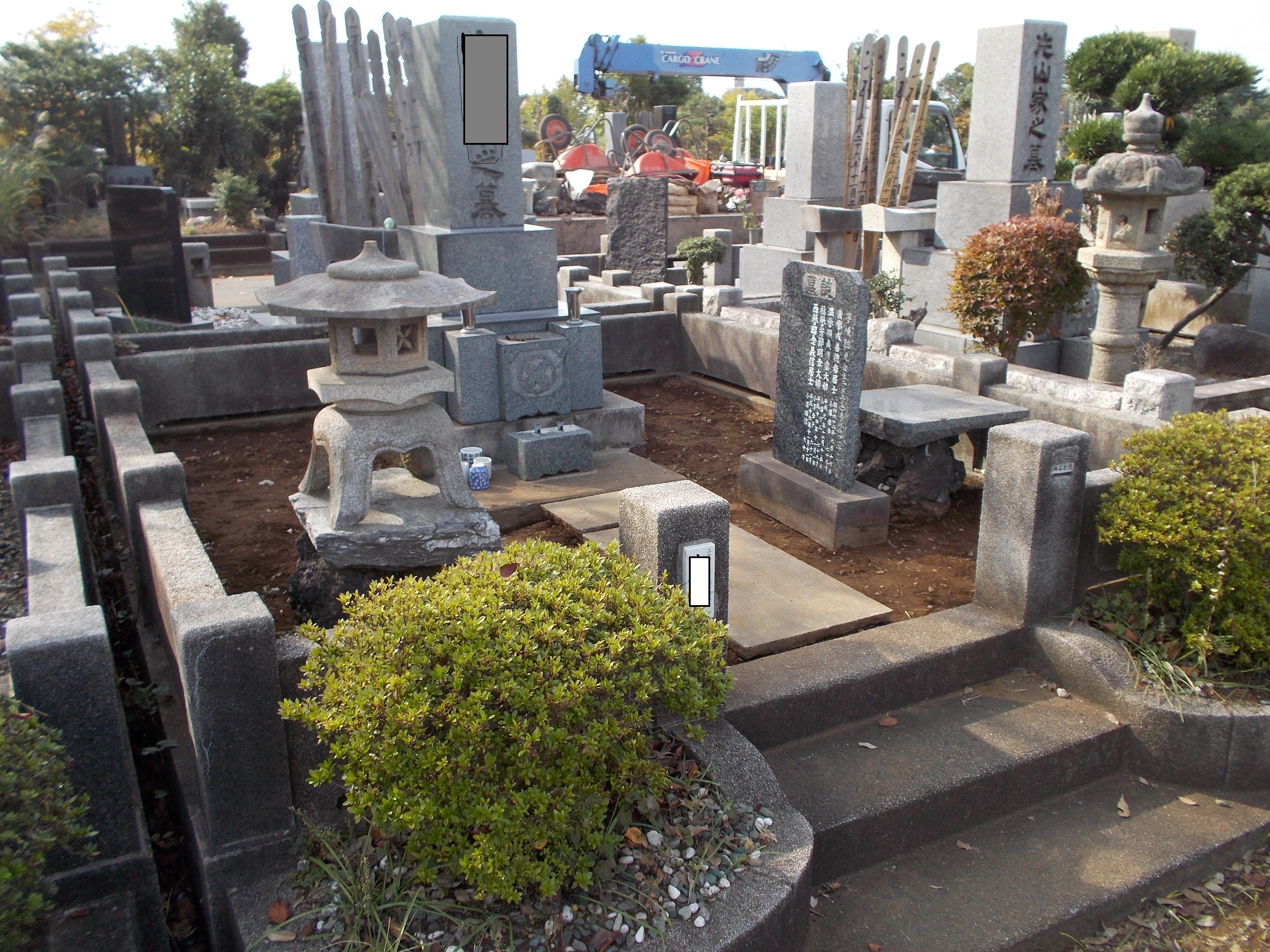 八柱霊園のお墓の植木を抜きました 武蔵石材店