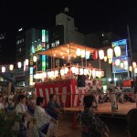 駅前で盆踊りがありました