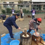 葛飾区の中学校のお餅つきのお手伝いに行ってきました
